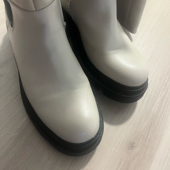 White leather boots - Picture 5 of 5